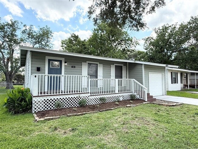 322 Azalea St