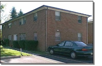 Fairglade Plaza Apartments in Columbus, OH - Building Photo - Building Photo