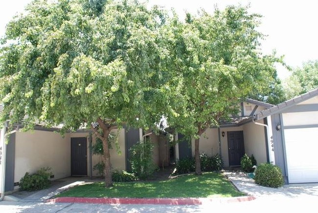 4940 W Westgate Ct in Visalia, CA - Building Photo - Building Photo