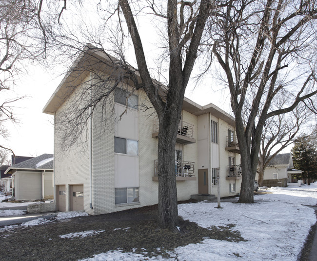 1001 S 26th St in Lincoln, NE - Foto de edificio - Building Photo