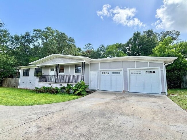 property at 3331 Bayou Blvd