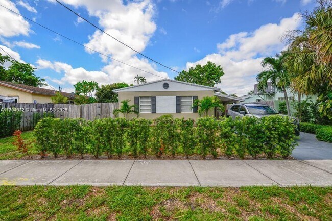2206 N 26th Ave in Hollywood, FL - Building Photo - Building Photo