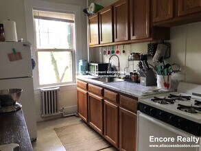 155 Summer St, Unit 7R in Somerville, MA - Foto de edificio - Building Photo