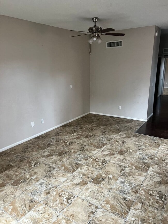 property at 2813 E Paradise Ln