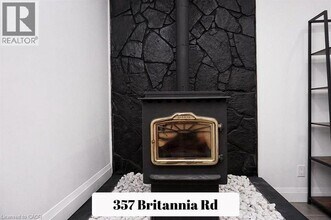 357 Britannia Rd in Huntsville, ON - Building Photo - Building Photo
