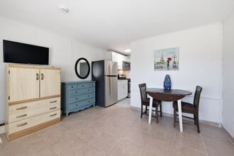 807 W New York Ave, Unit 106 in Somers Point, NJ - Building Photo - Building Photo