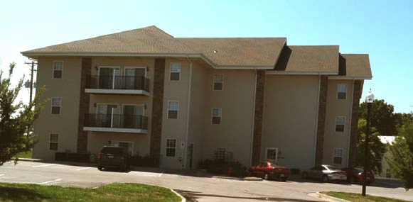 Creekside Village in Grain Valley, MO - Foto de edificio