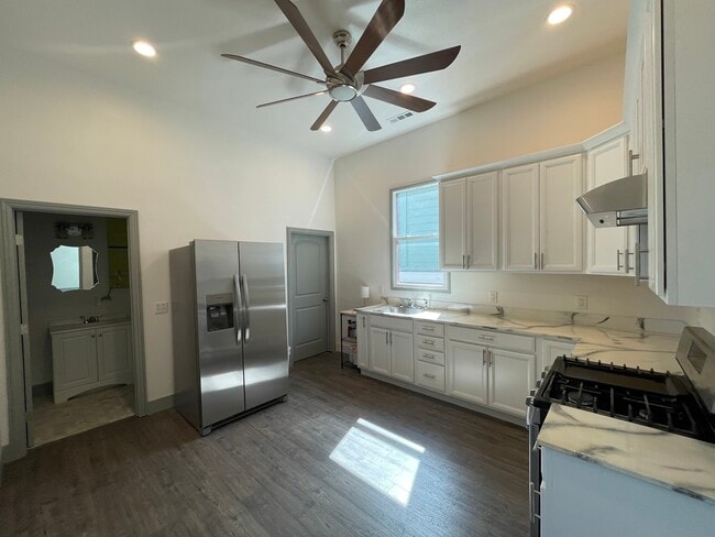 property at 983 37th St