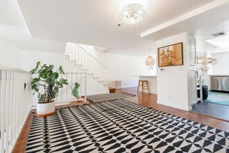 1001 Figueroa Terrace in Los Angeles, CA - Building Photo - Building Photo