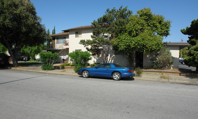 691 Golden Oak Dr in Sunnyvale, CA - Building Photo - Building Photo