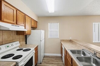 2414 Fox Hollow Dr in Titusville, FL - Building Photo - Building Photo