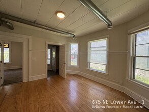 675 NE Lowry Ave in Minneapolis, MN - Building Photo - Building Photo