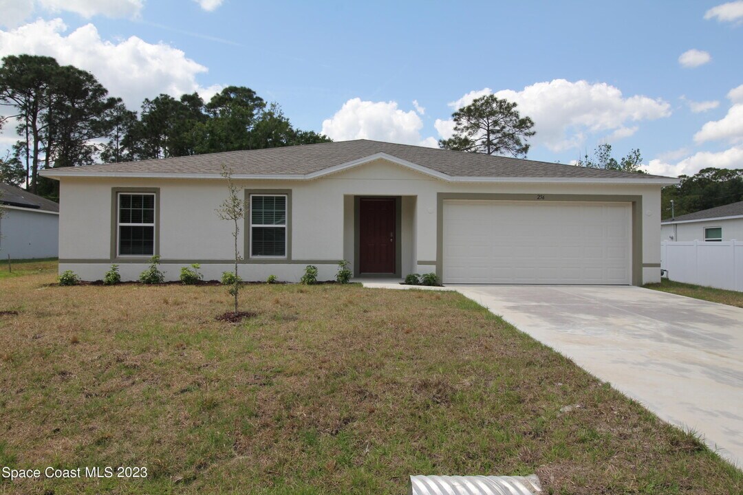 256 Trembley Ave SW in Palm Bay, FL - Building Photo