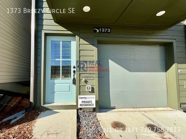 1373 Breezy Cir in Atlanta, GA - Building Photo - Building Photo