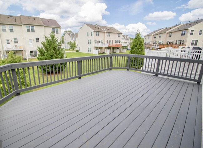 23141 Foxglove Way in California, MD - Foto de edificio - Building Photo