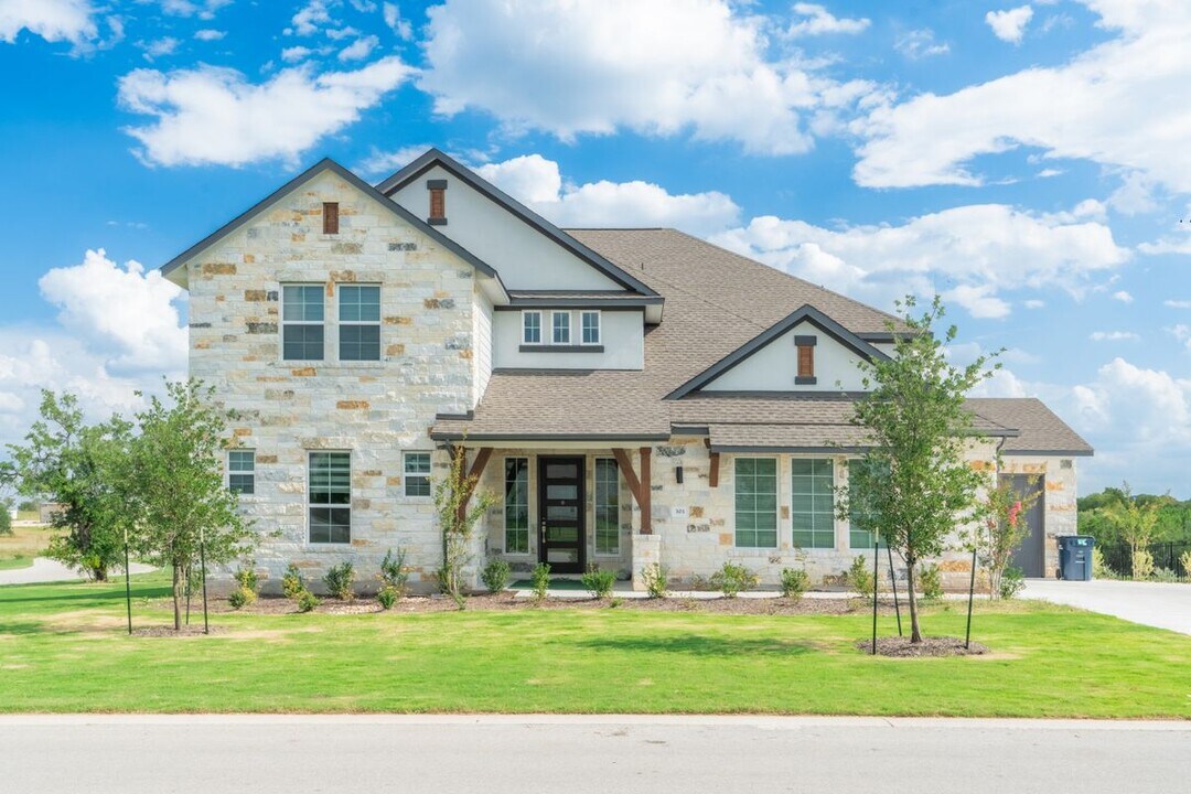 301 Northcrest Dr in Liberty Hill, TX - Building Photo