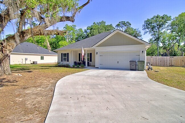 404 Talmadge Rd in Allenhurst, GA - Building Photo - Building Photo