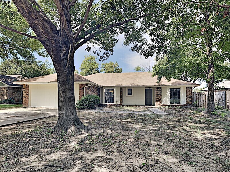 2510 Valley View Dr in Corinth, TX - Foto de edificio