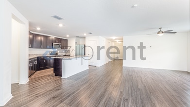 613 Sarner Pass Wy. in Winter Haven, FL - Foto de edificio - Building Photo