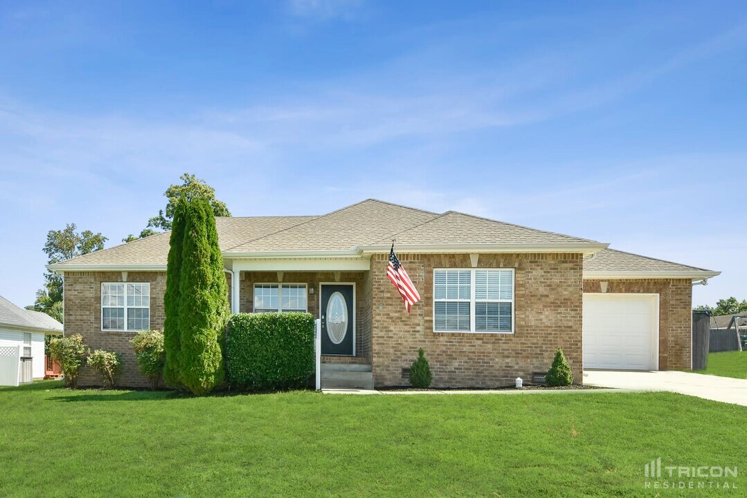 431 Palamino Ln in Springfield, TN - Building Photo