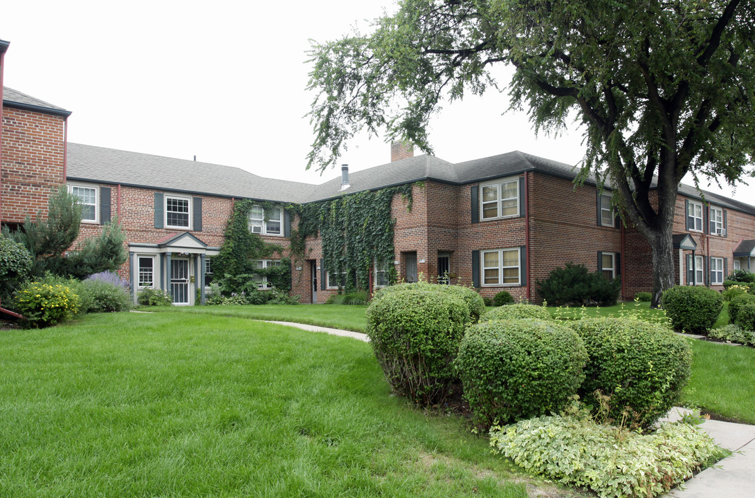 Jasmine Courtyard Townhomes in Denver, CO - Building Photo