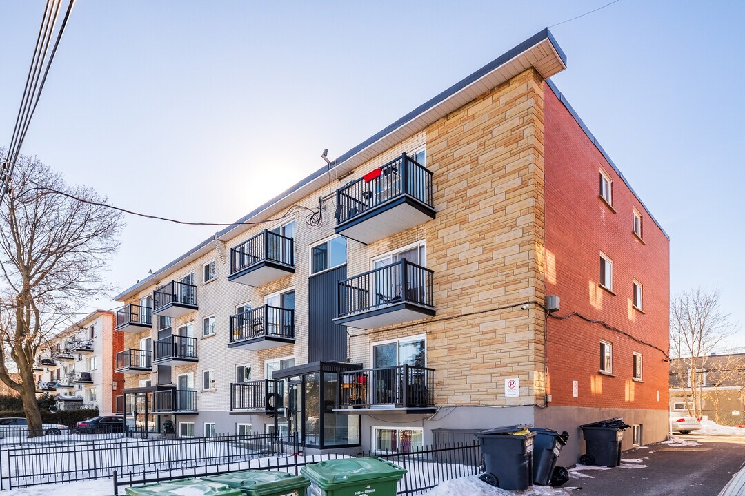 7094 Des Ormeaux in Montréal, QC - Building Photo