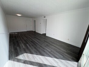 633 S Royal Poinciana Blvd in Miami Springs, FL - Building Photo - Building Photo