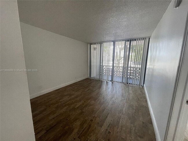 property at 4222 Inverrary Blvd