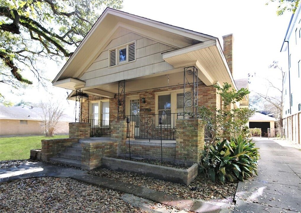 1210 La Rue St in Houston, TX - Building Photo