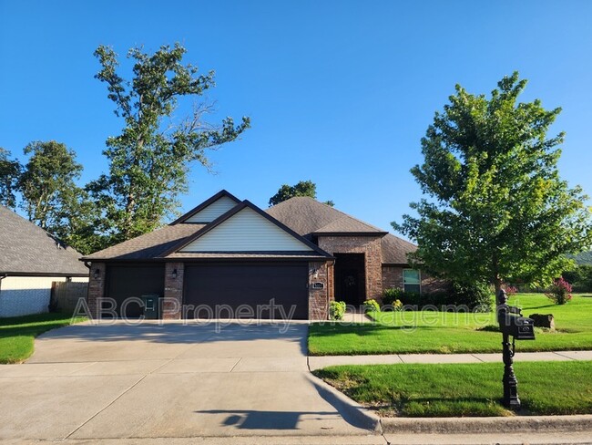 property at 5009 E Truman Ln