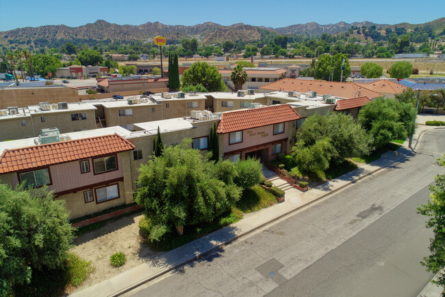 Casa Violin Canyon Apartments in Castaic, CA - Building Photo - Building Photo