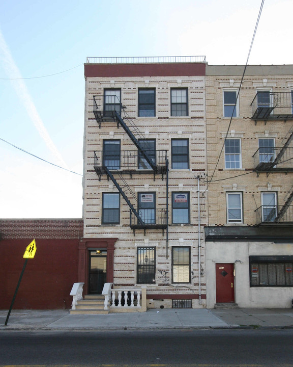 492 Morgan Ave in Brooklyn, NY - Building Photo