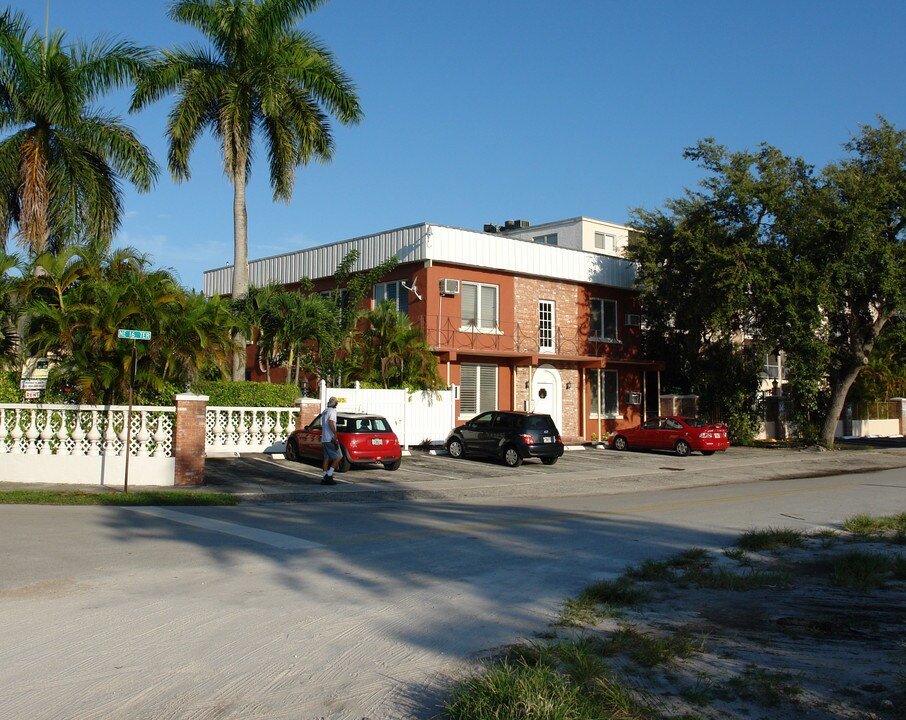 105 NE 16th Ter in Fort Lauderdale, FL - Foto de edificio