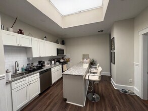996 Chestnut St, Unit 2 in Newton, MA - Building Photo - Building Photo