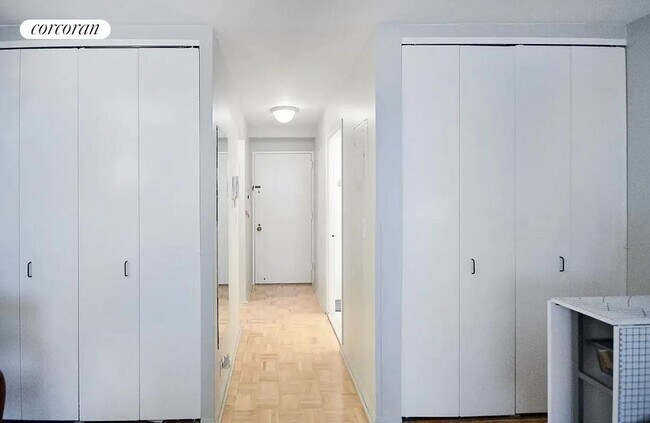 350 W 50th St in New York, NY - Building Photo - Building Photo