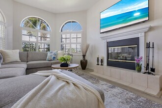 533 SE 21st Ave in Cape Coral, FL - Foto de edificio - Building Photo