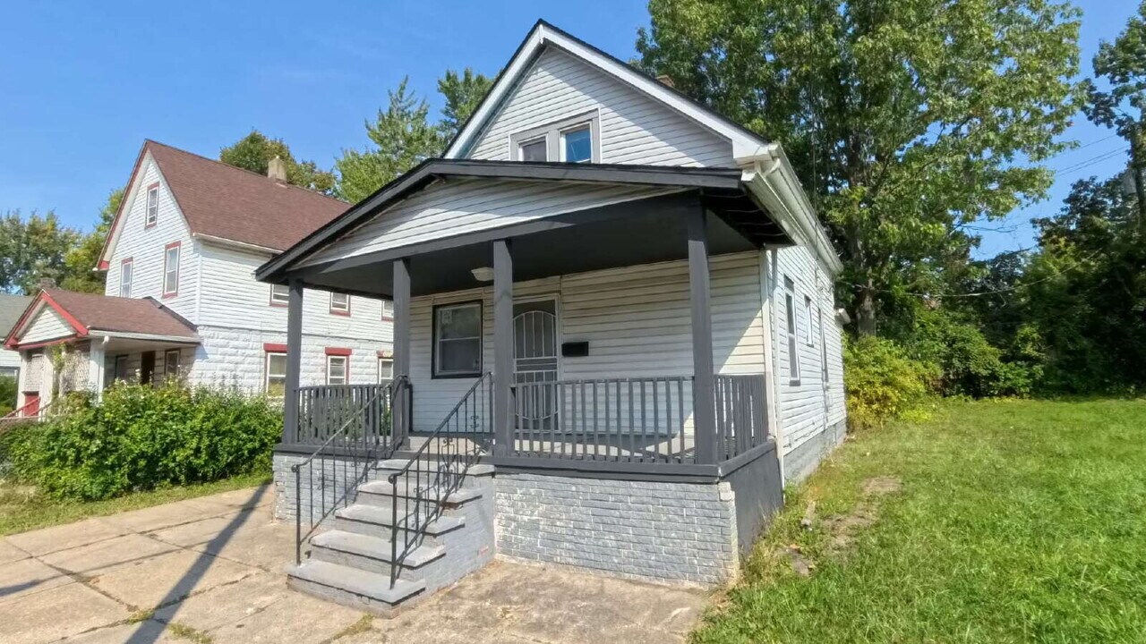13901 Durkee Ave in Cleveland, OH - Building Photo