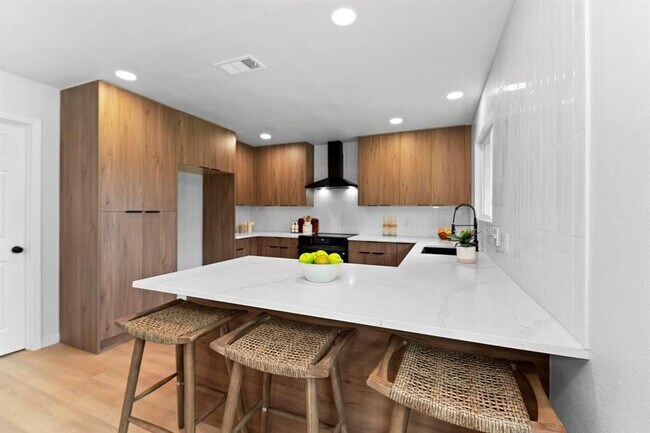 property at 305 Pecan Ln