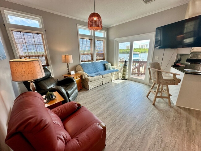 619 Nettles Blvd, Unit SI ID1537518P