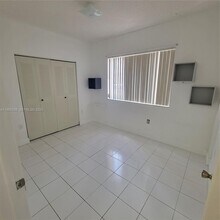 8019 Lake Dr in Doral, FL - Building Photo - Building Photo