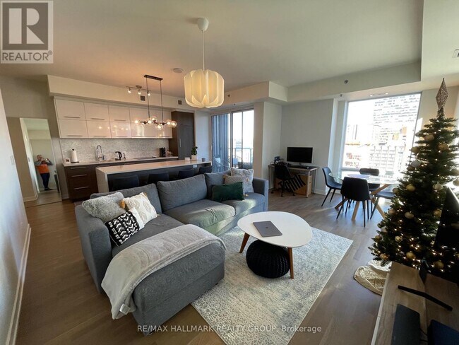 428 Sparks St. in Ottawa, ON - Building Photo - Building Photo