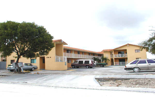 5700-5728 W 26th Ave in Hialeah, FL - Building Photo