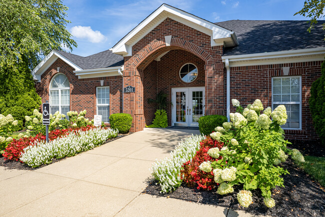 Summit Place Apartments in Louisville, KY - Building Photo - Building Photo