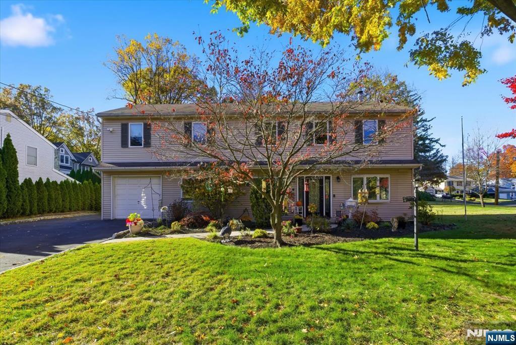 473 Lincoln Dr in Paramus, NJ - Building Photo