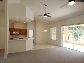 327 N Taylor Rd in Seffner, FL - Building Photo - Building Photo