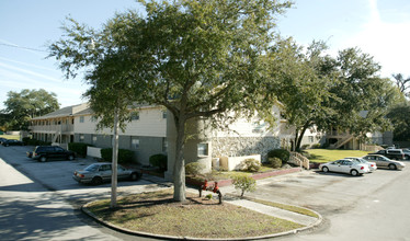 The Courtyards at San Jose in Jacksonville, FL - Foto de edificio - Building Photo