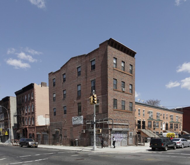 295 Nostrand Ave in Brooklyn, NY - Foto de edificio - Building Photo