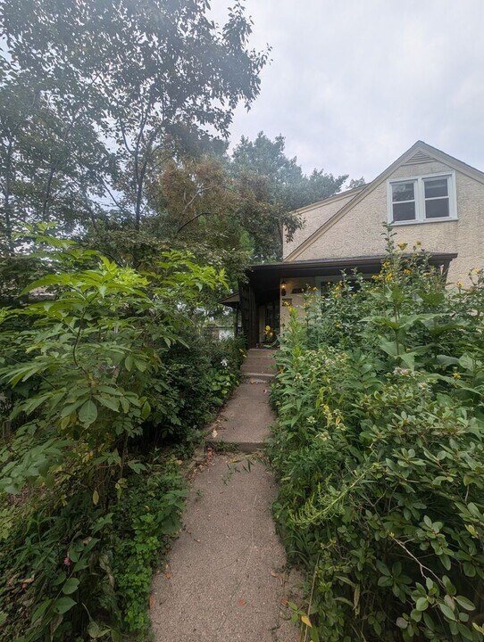 1015 Sperl St in West St. Paul, MN - Building Photo