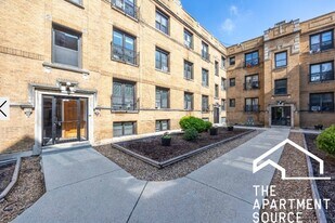 732 W Roscoe St, Unit G in Chicago, IL - Building Photo