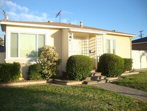 5106 Walnut Ave in Long Beach, CA - Building Photo - Building Photo